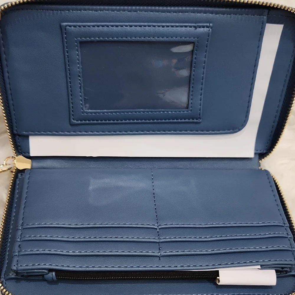 💙🔹️Betsey Johnson🔹️ Denim XOZIP-E Blue Floral Embroidered wallet + Wristlet